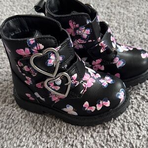 Carter's Black Floral Heart Kids Boots - Size 7